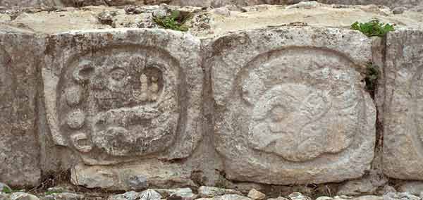 Edzna: Stairway glyphs