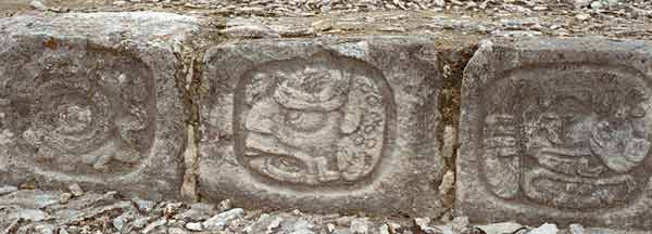 Edzna: Stairway glyphs