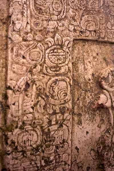 Lamanai, Stela 9