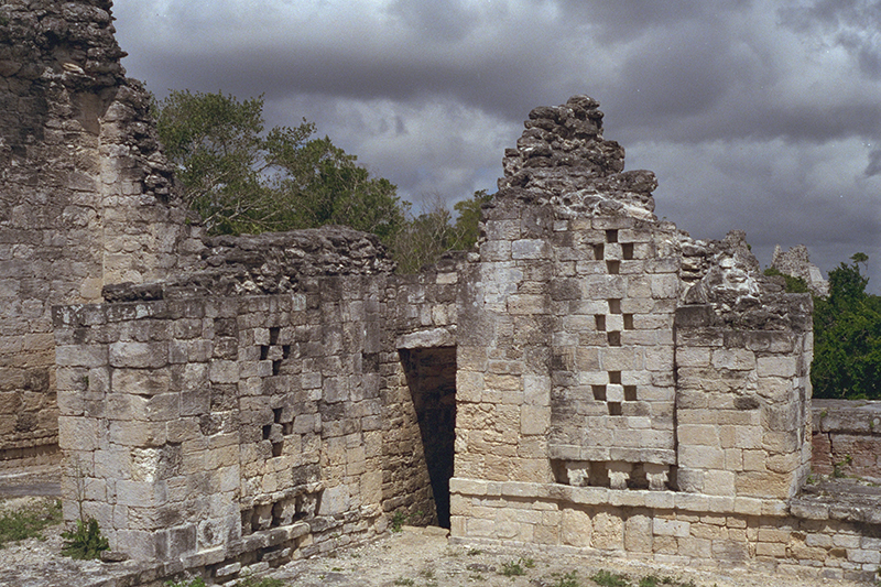 Wider view of stair to Lvl 3 showing Becán cross motifs