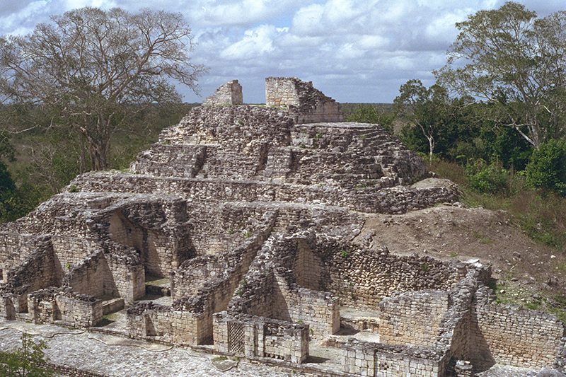 Becán: Structure II