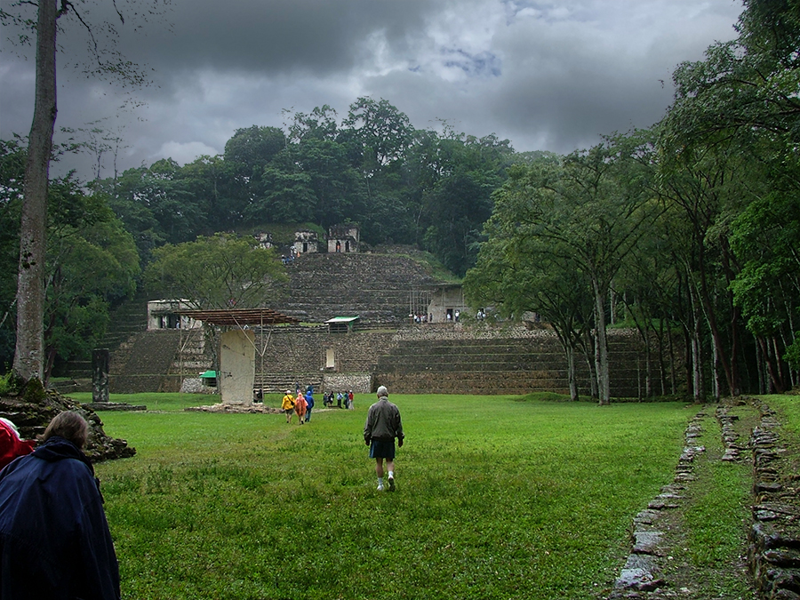 Photo of the Grand Acropolis at Bonampak, with Stela 1 and the Edificio de las Pinturas in the midground