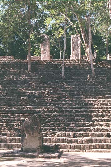 Stelae 23 and 24 on Structure VI at Calakmul, portraying a ruler and his wife