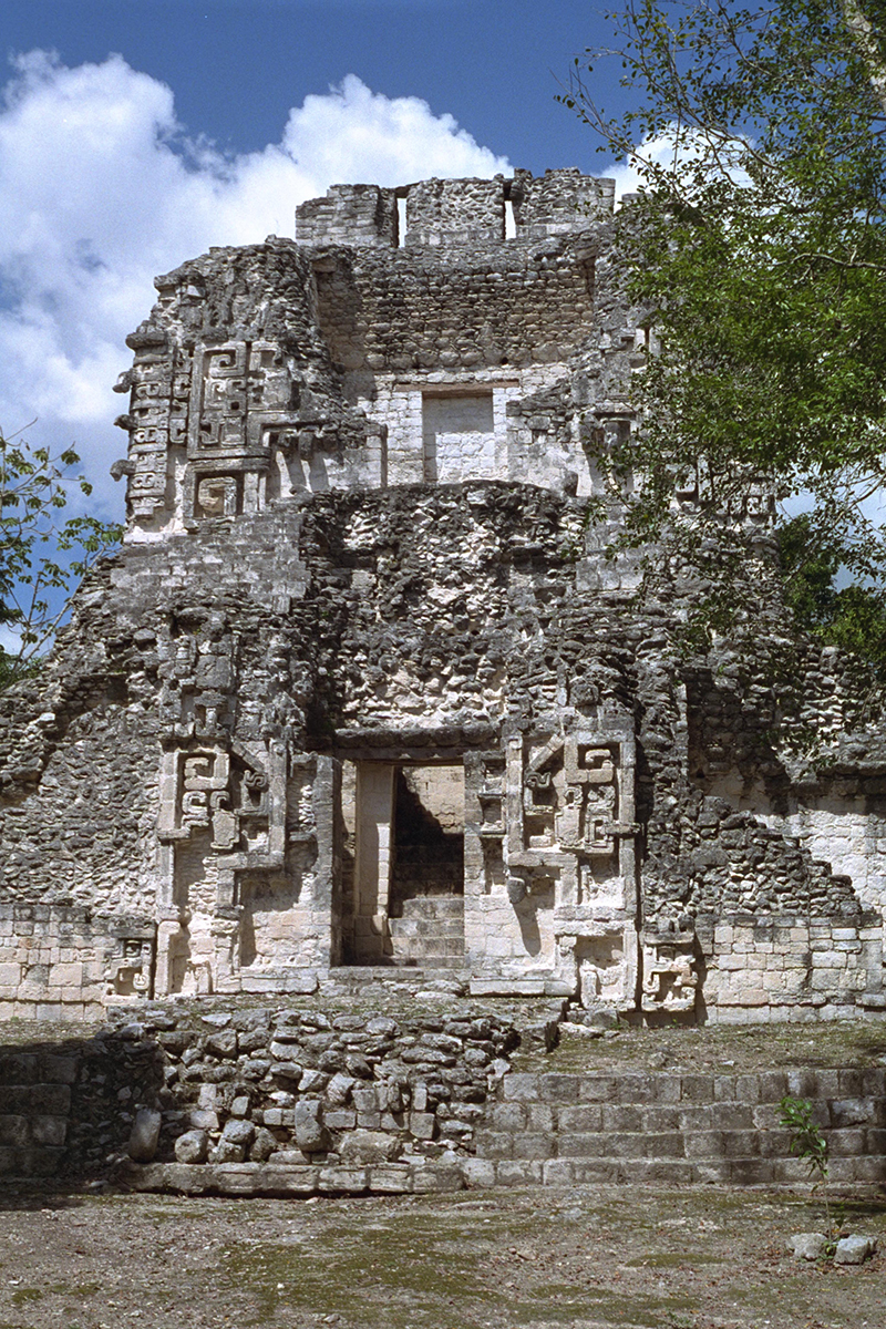 Chicanná, Structure XX view from front showing platform plus upper and lower temples