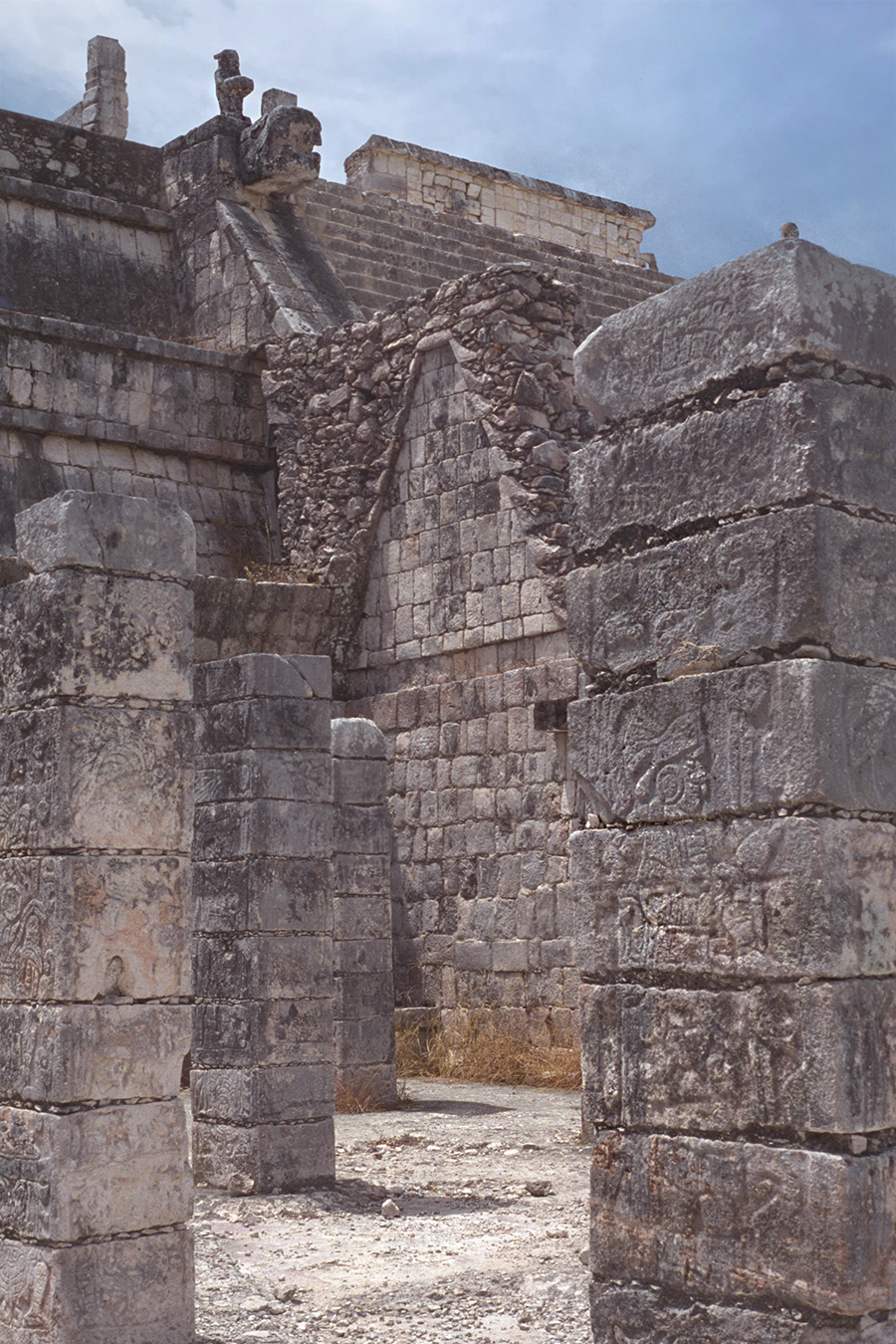 Photo of small columned patios or small open rooms flanking the grand stairway of Temple of the Warriors