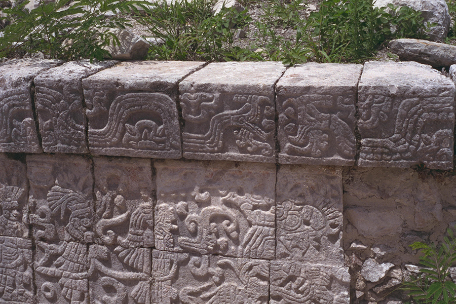 Detail from wall near the Mercado showing feathered serpents and human figures with speech scrolls, Chichén Itzá