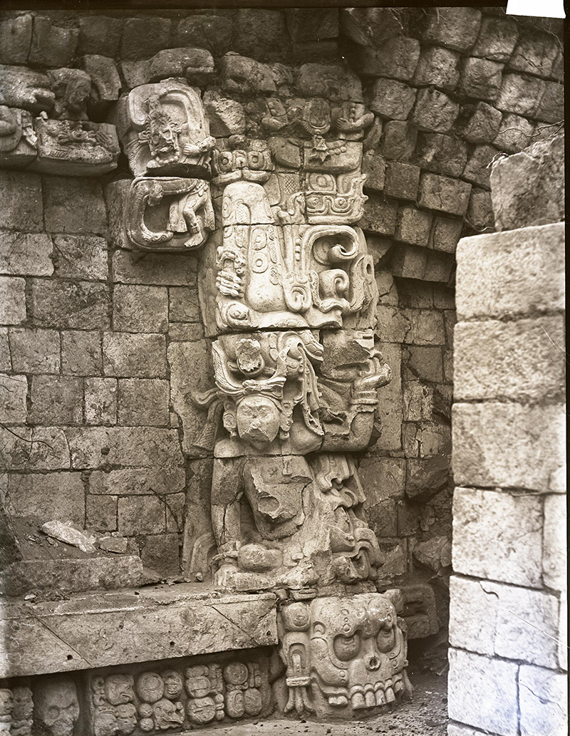 Maudslay 1890 photo of Temple 22 right side