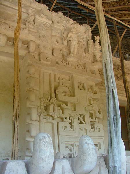 Profile serpent head motif