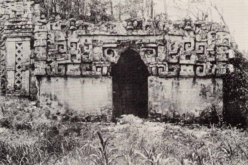 Maler's 1895 photo of the east wing showing intact lintel and mask