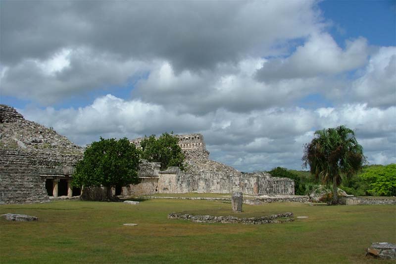 View of the palace courtyard and central altar