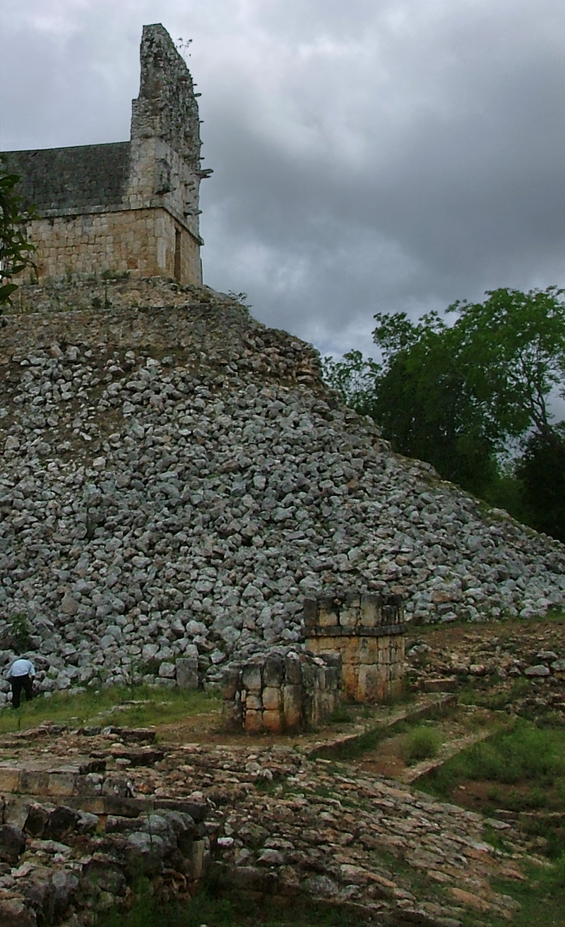 El Mirador, Structure 8, Ramp from Arch