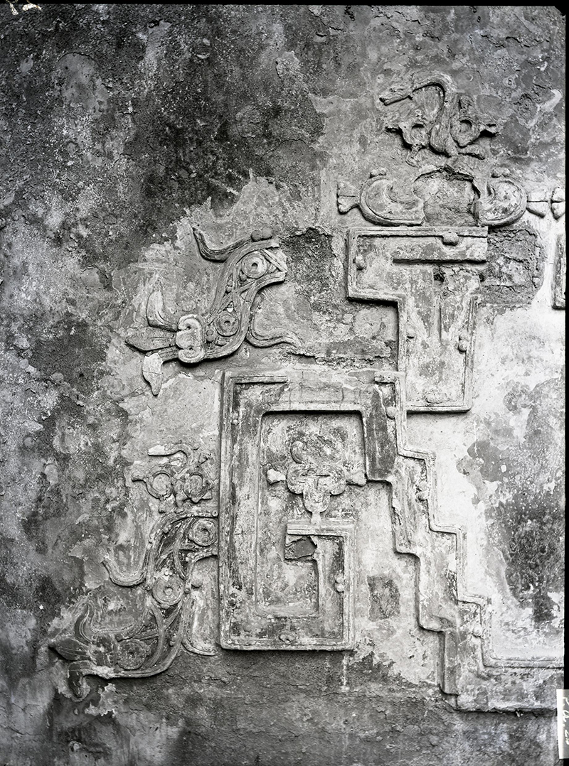 Maudslay’s 1890-91 photo of stucco detail, House B