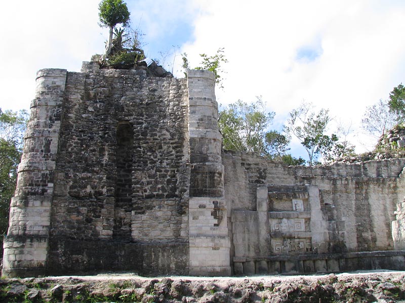 Roof area of Rio Bec A between the towers